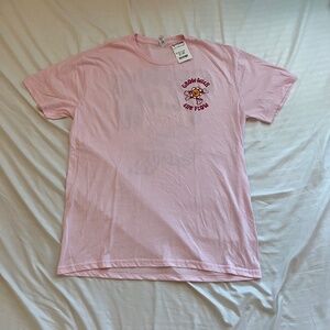 pink tshirt